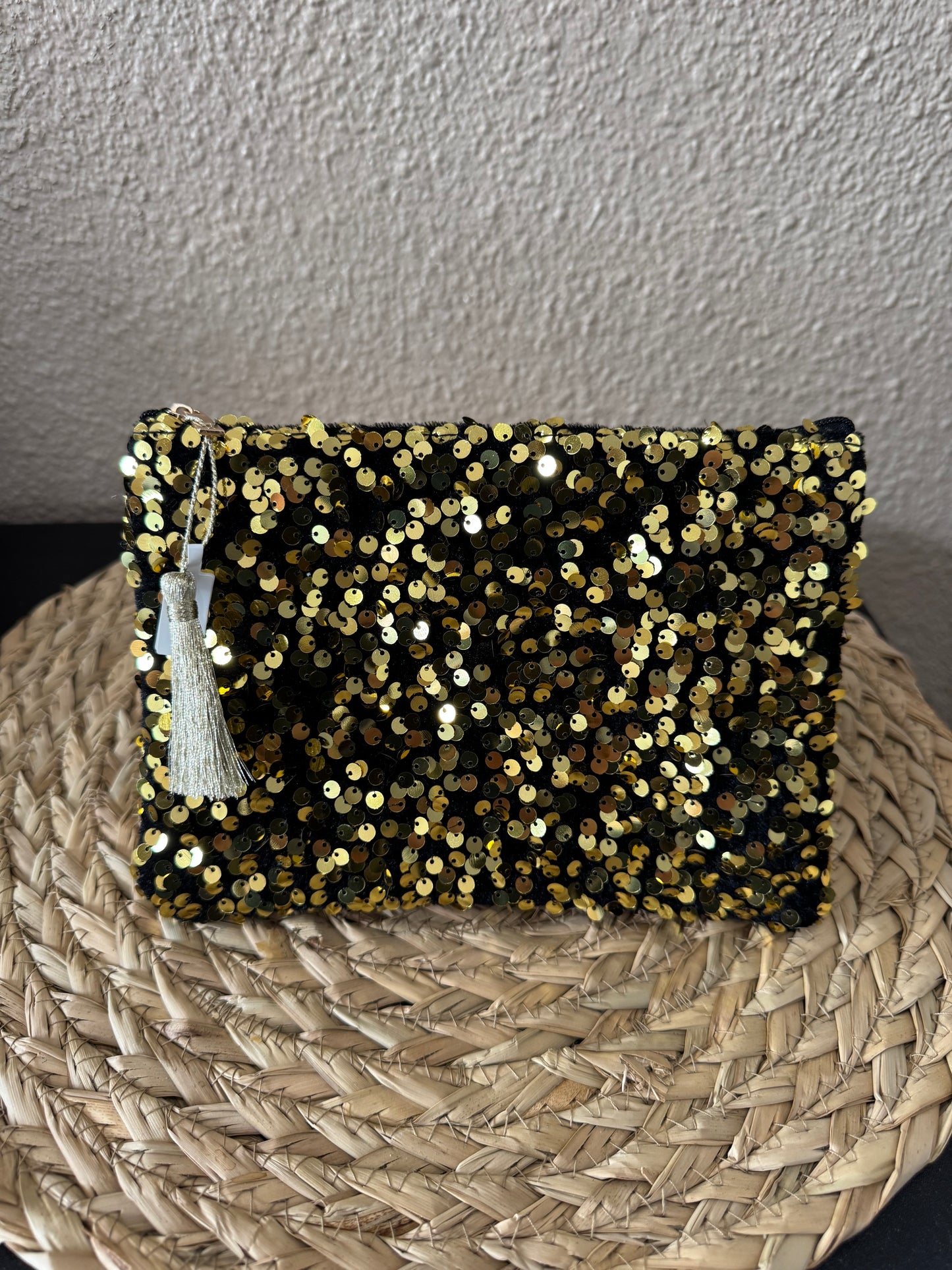 Pochette dorée avec sequins